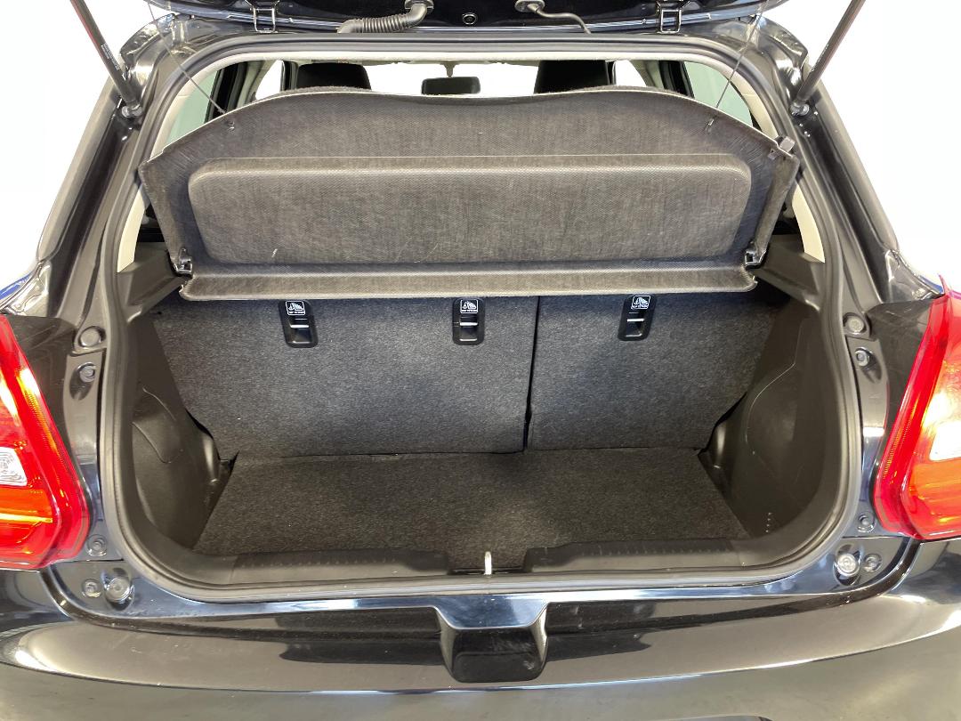 Photo '14' of Suzuki Swift