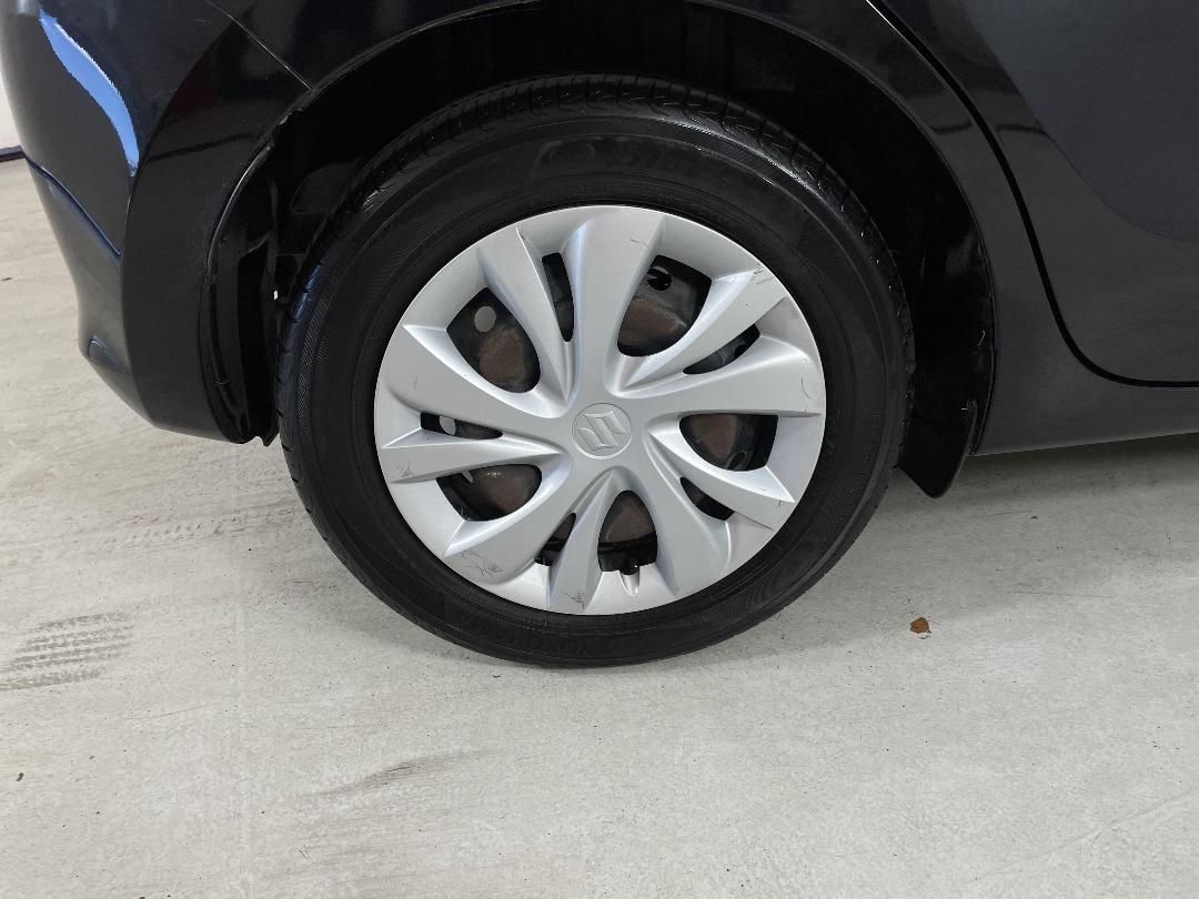 Photo '12' of Suzuki Swift