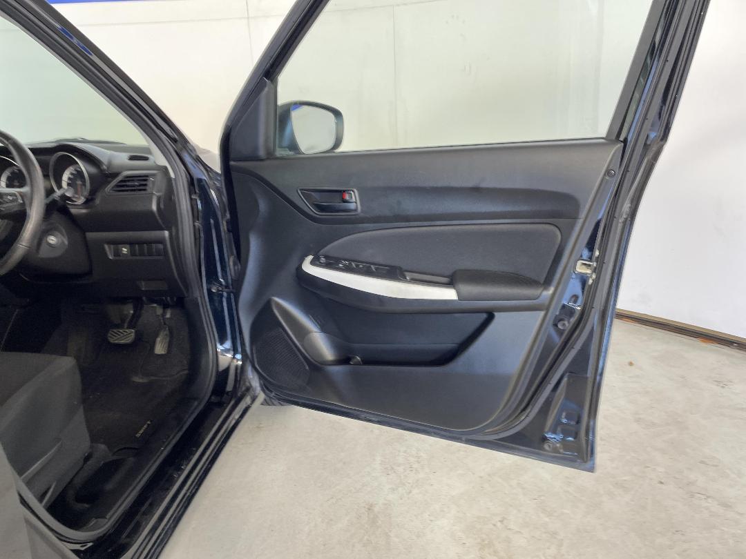 Photo '15' of Suzuki Swift