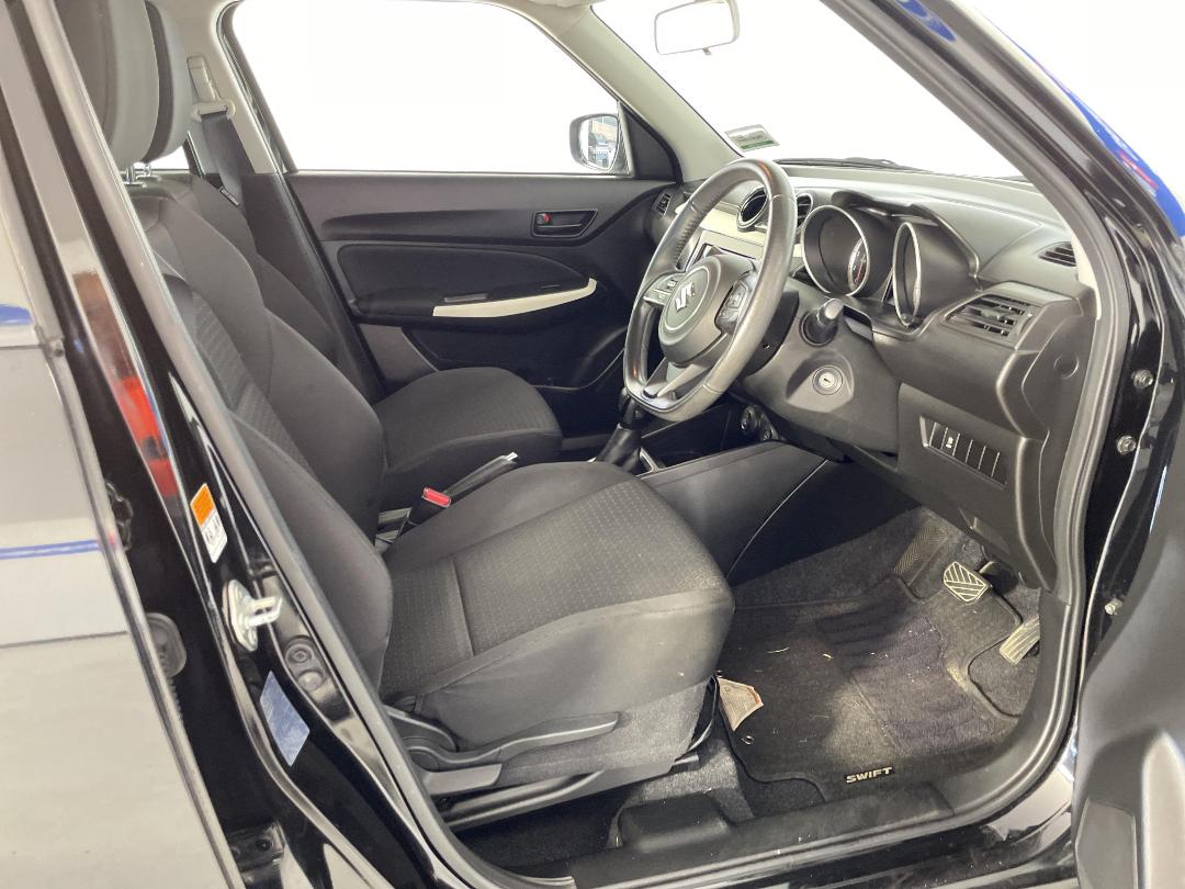 Photo '16' of Suzuki Swift