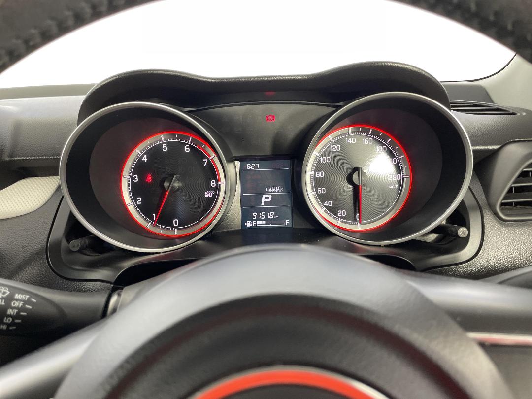 Photo '21' of Suzuki Swift