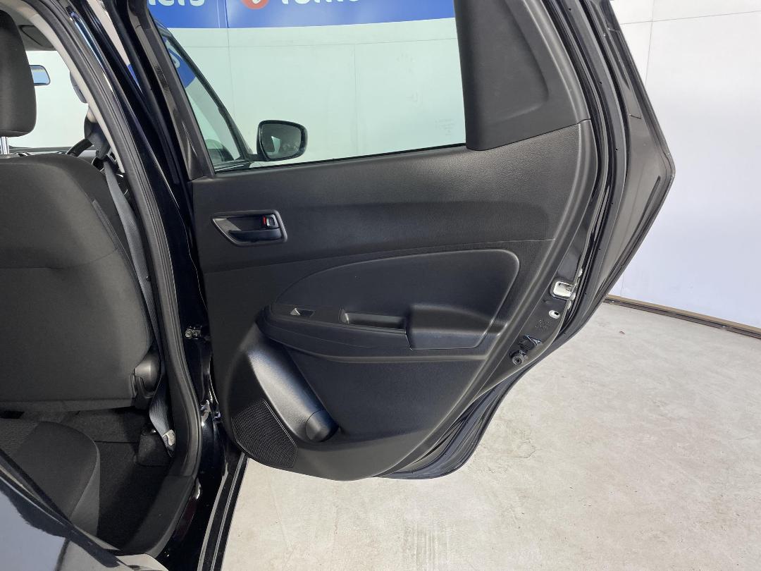 Photo '19' of Suzuki Swift