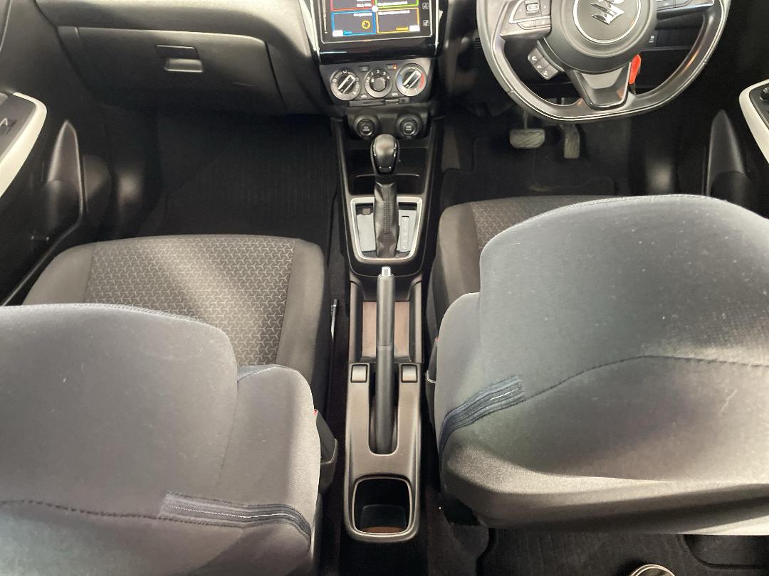 Photo '18' of Suzuki Swift