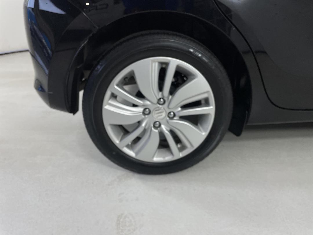 Photo '12' of Suzuki Swift