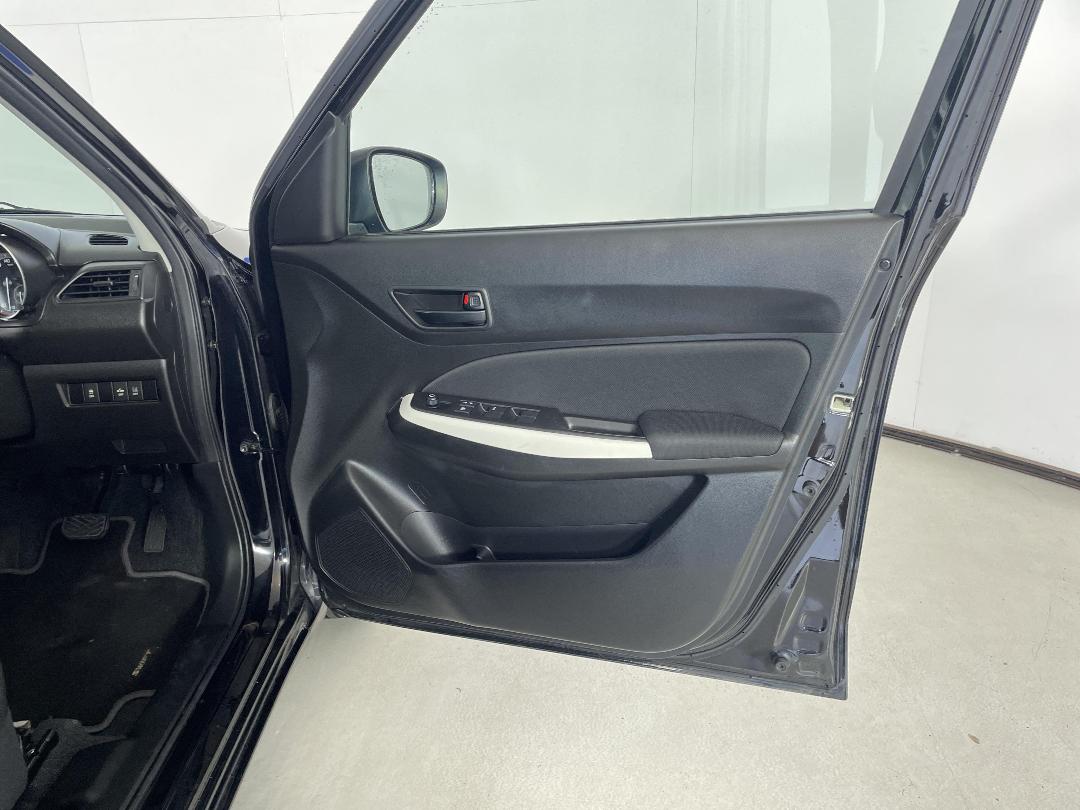 Photo '15' of Suzuki Swift