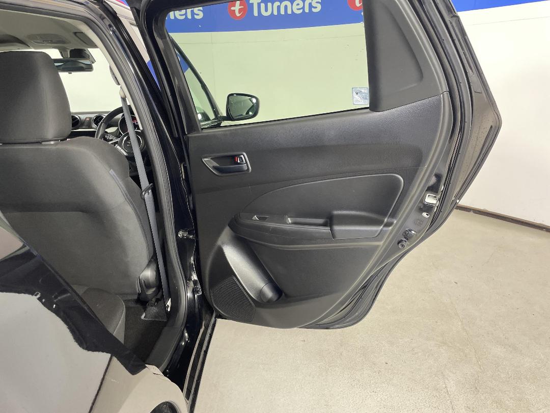 Photo '19' of Suzuki Swift