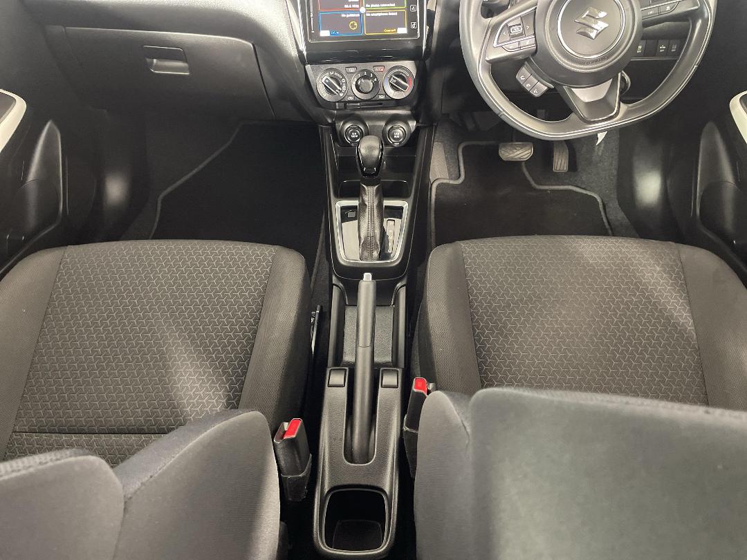 Photo '18' of Suzuki Swift