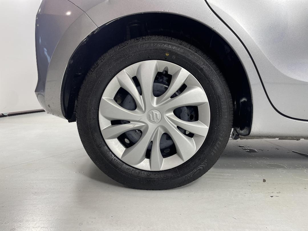 Photo '12' of Suzuki Swift