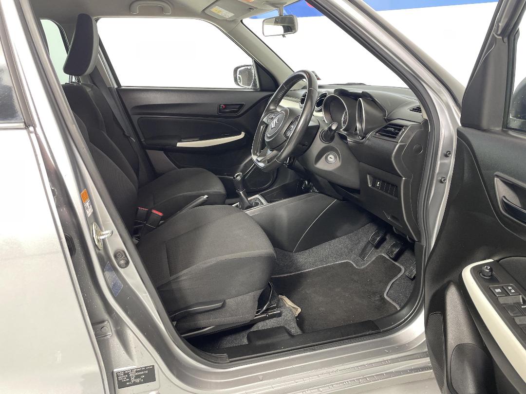 Photo '16' of Suzuki Swift