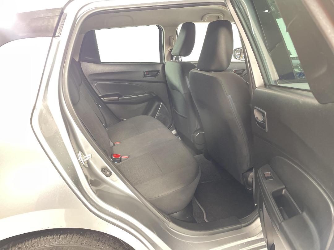 Photo '20' of Suzuki Swift