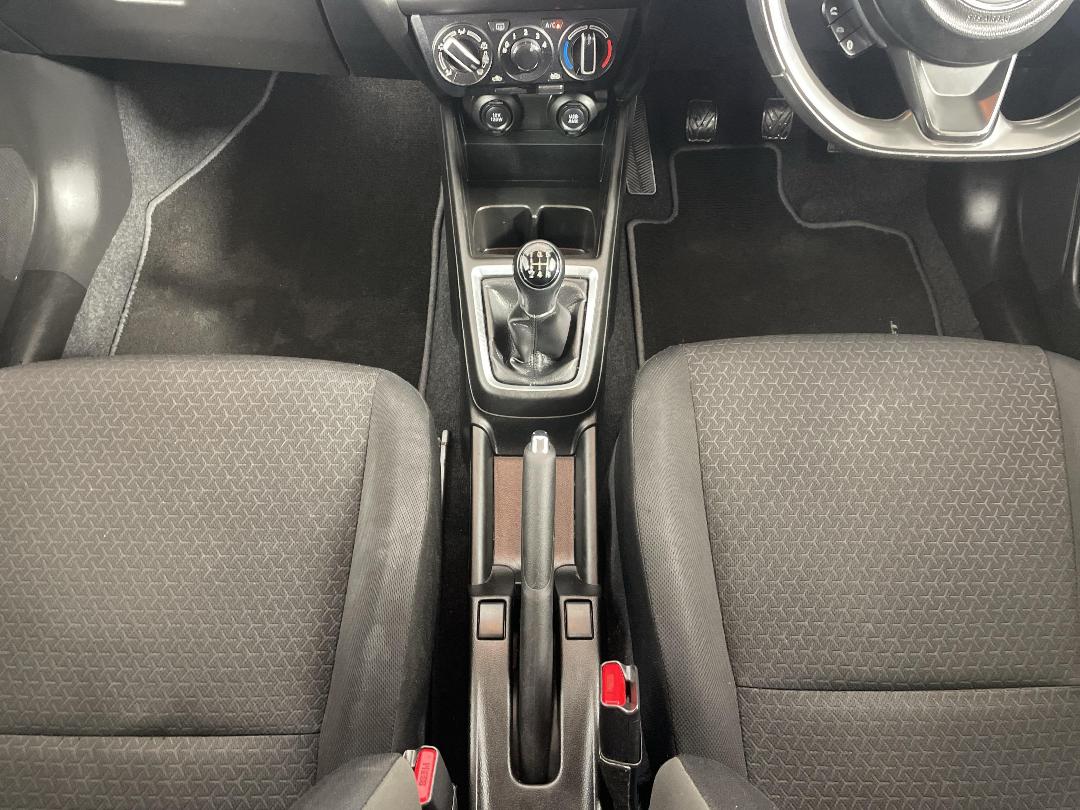 Photo '18' of Suzuki Swift