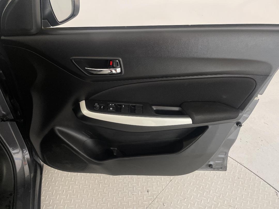 Photo '15' of Suzuki Swift Photo '15' of Suzuki Swift