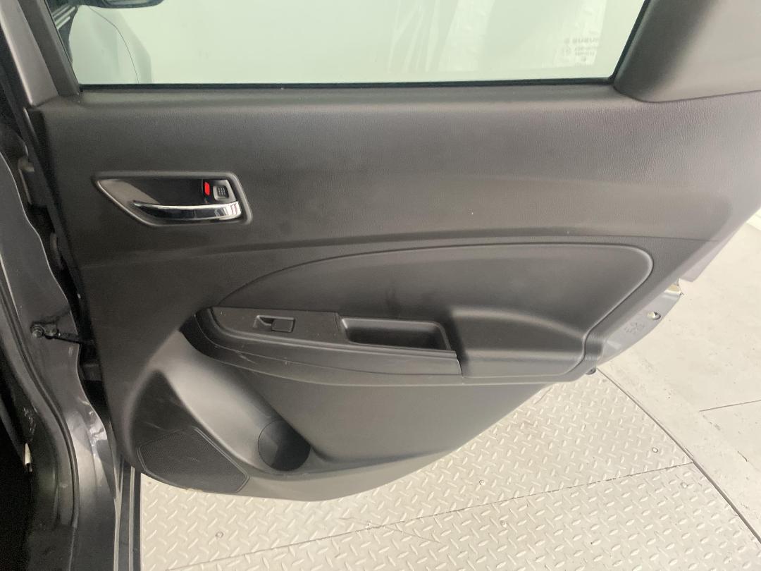 Photo '19' of Suzuki Swift Photo '19' of Suzuki Swift