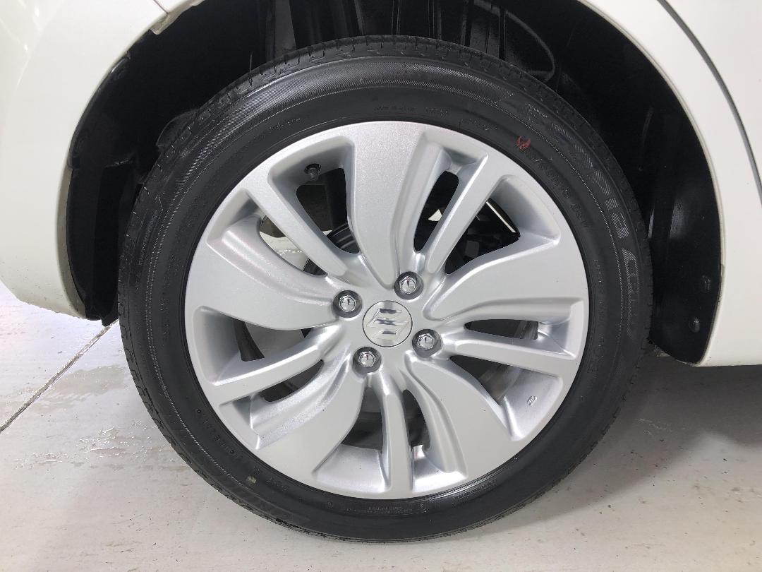 Photo '12' of Suzuki Swift