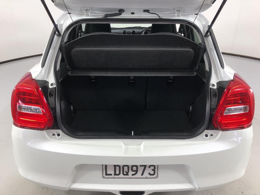 Photo '14' of Suzuki Swift