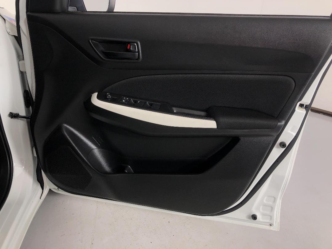 Photo '15' of Suzuki Swift