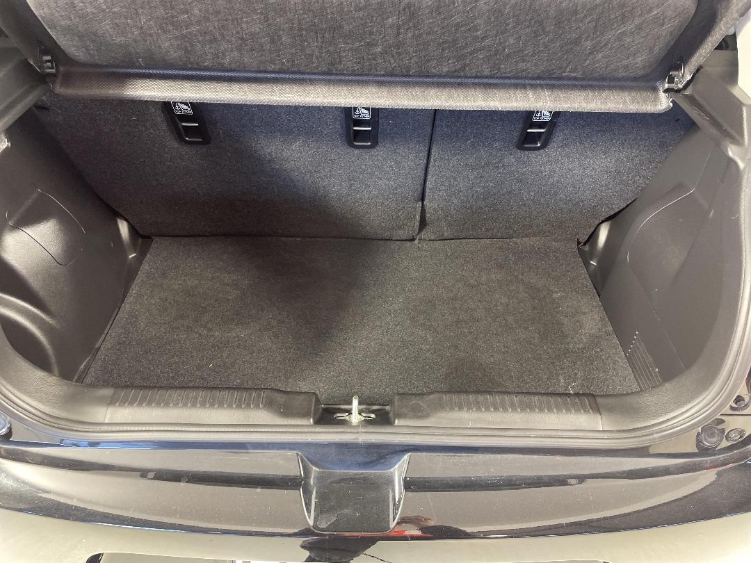 Photo '14' of Suzuki Swift Photo '14' of Suzuki Swift