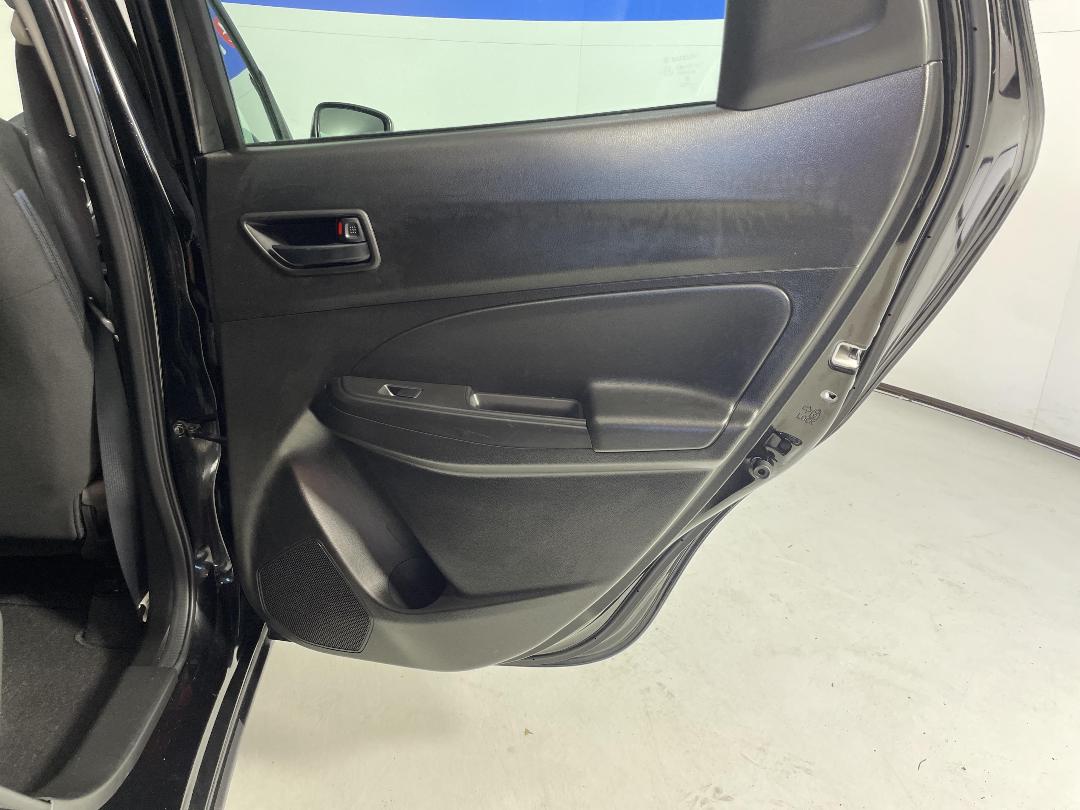 Photo '19' of Suzuki Swift Photo '19' of Suzuki Swift