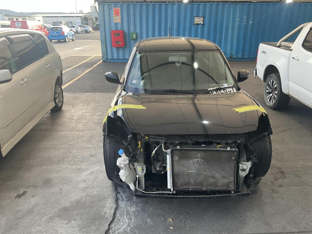 Photo '4' of Suzuki Swift GLC