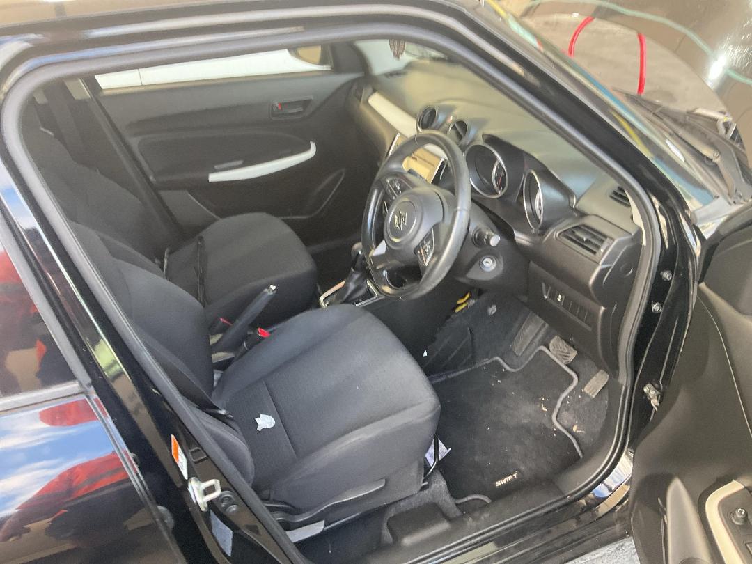 Photo '20' of Suzuki Swift GLC