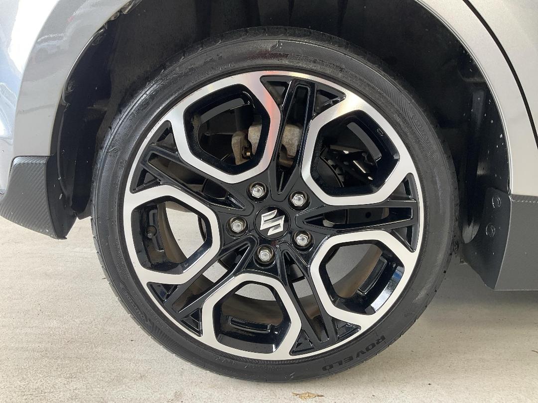 Photo '12' of Suzuki Swift