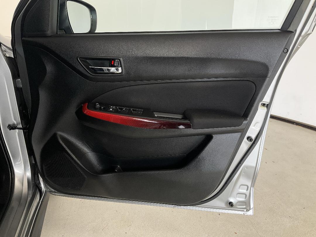 Photo '15' of Suzuki Swift