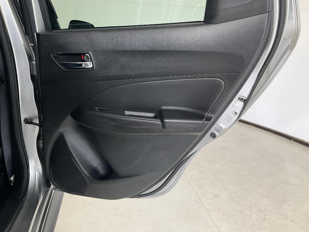 Photo '19' of Suzuki Swift