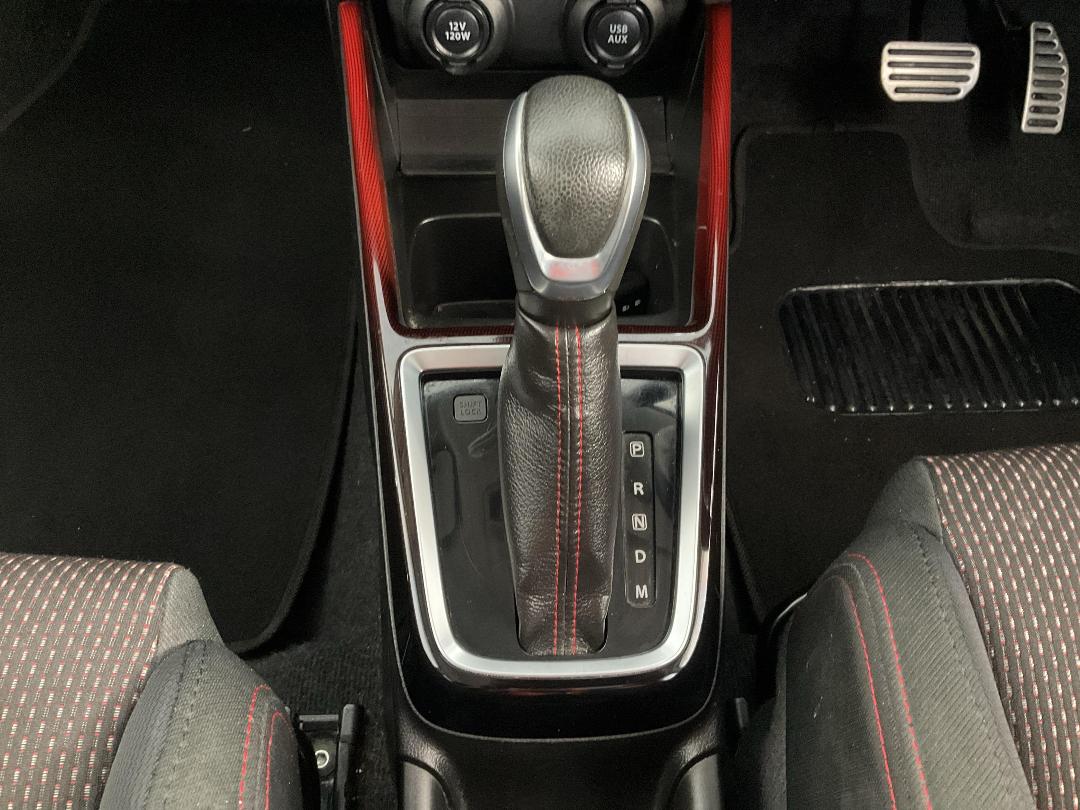 Photo '18' of Suzuki Swift