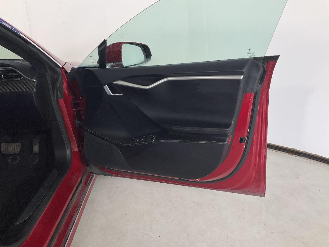 Photo '15' of Tesla Model S