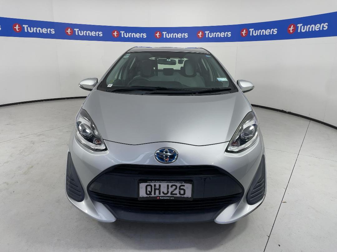 Photo '2' of Toyota Aqua Photo '2' of Toyota Aqua