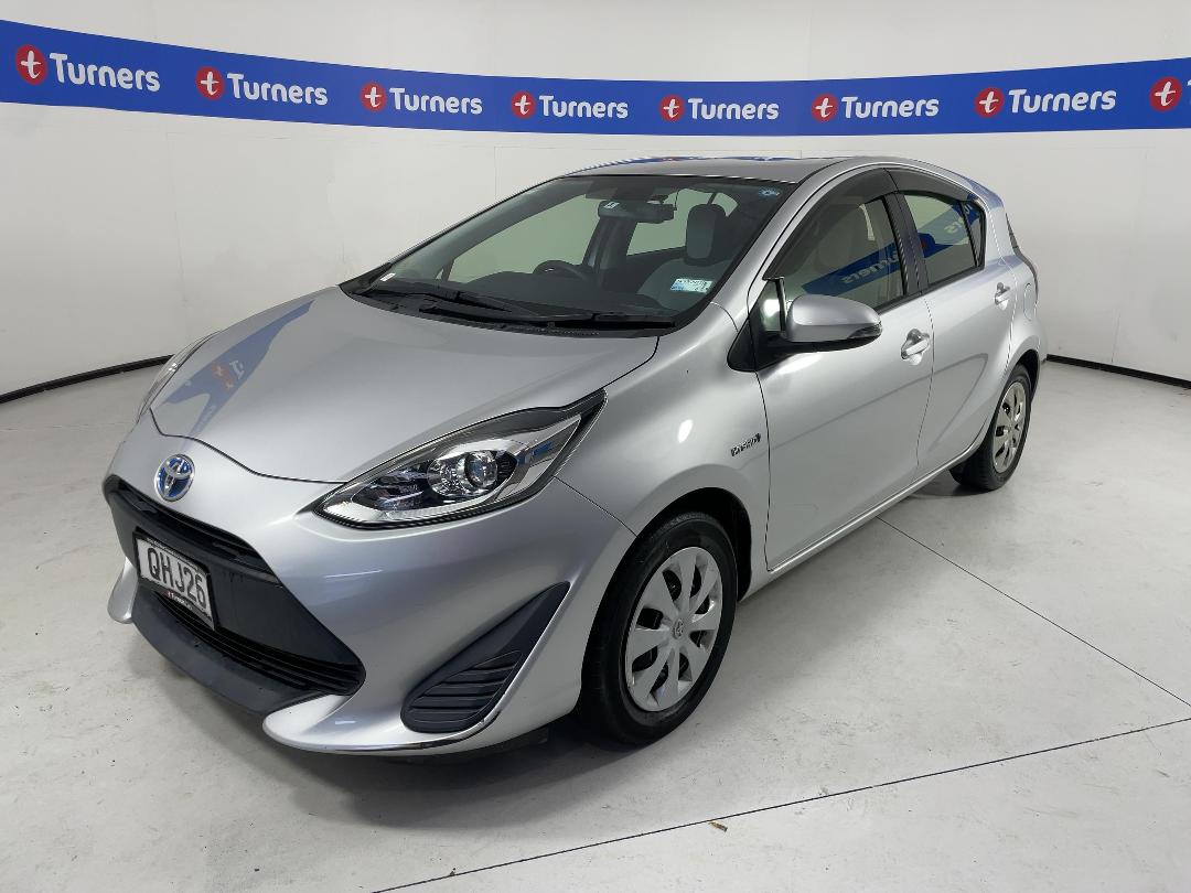 Photo '4' of Toyota Aqua Photo '4' of Toyota Aqua