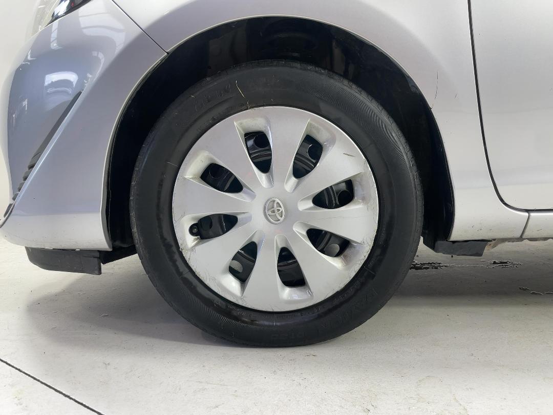 Photo '10' of Toyota Aqua Photo '10' of Toyota Aqua