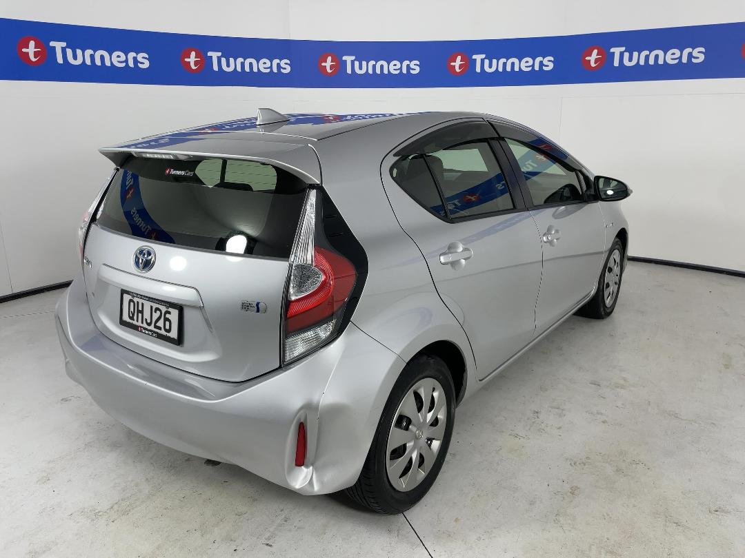 Photo '7' of Toyota Aqua Photo '7' of Toyota Aqua