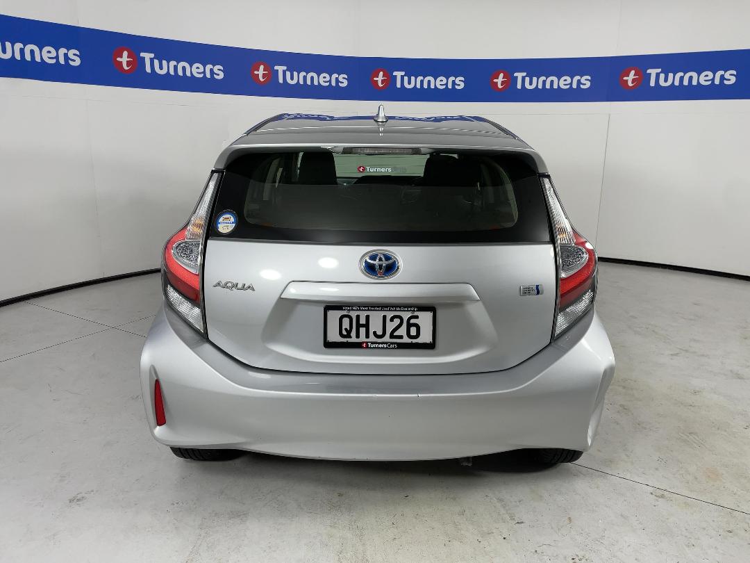 Photo '6' of Toyota Aqua Photo '6' of Toyota Aqua