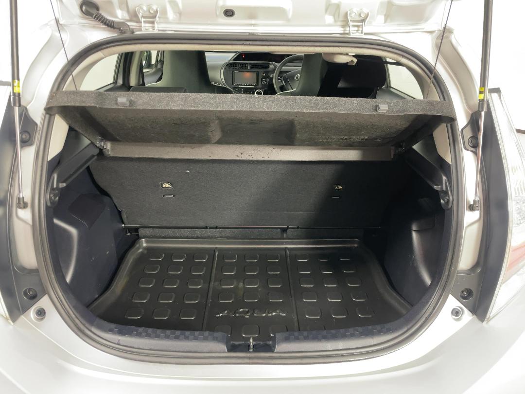 Photo '14' of Toyota Aqua Photo '14' of Toyota Aqua