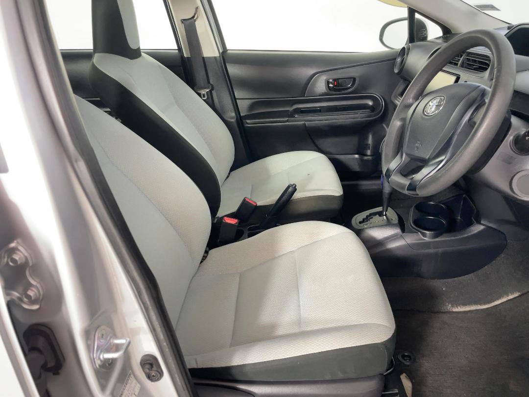 Photo '16' of Toyota Aqua Photo '16' of Toyota Aqua