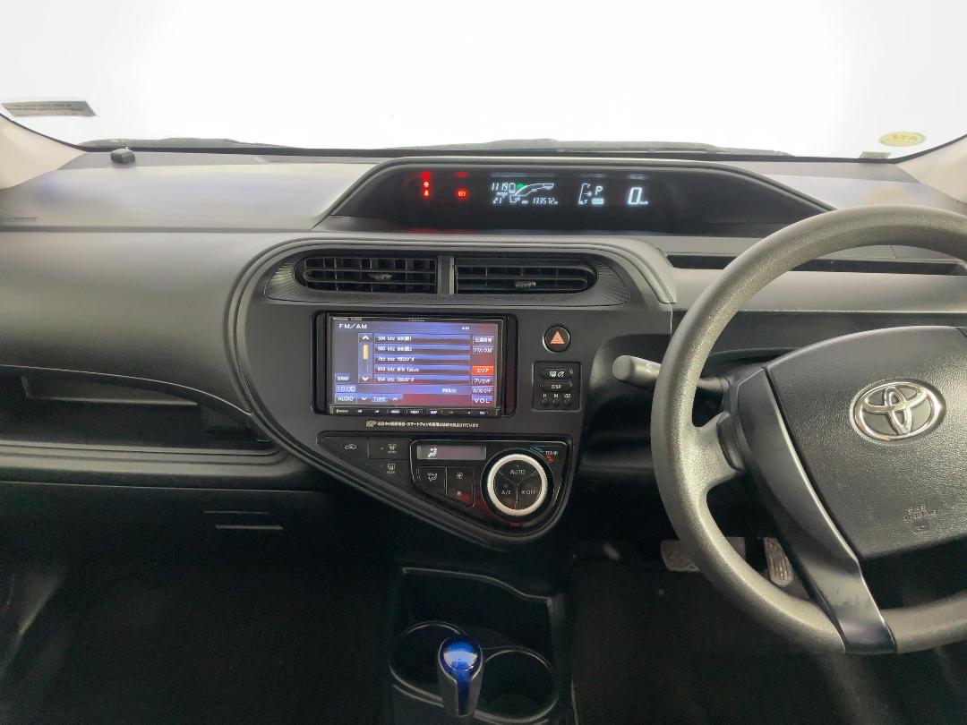 Photo '17' of Toyota Aqua Photo '17' of Toyota Aqua