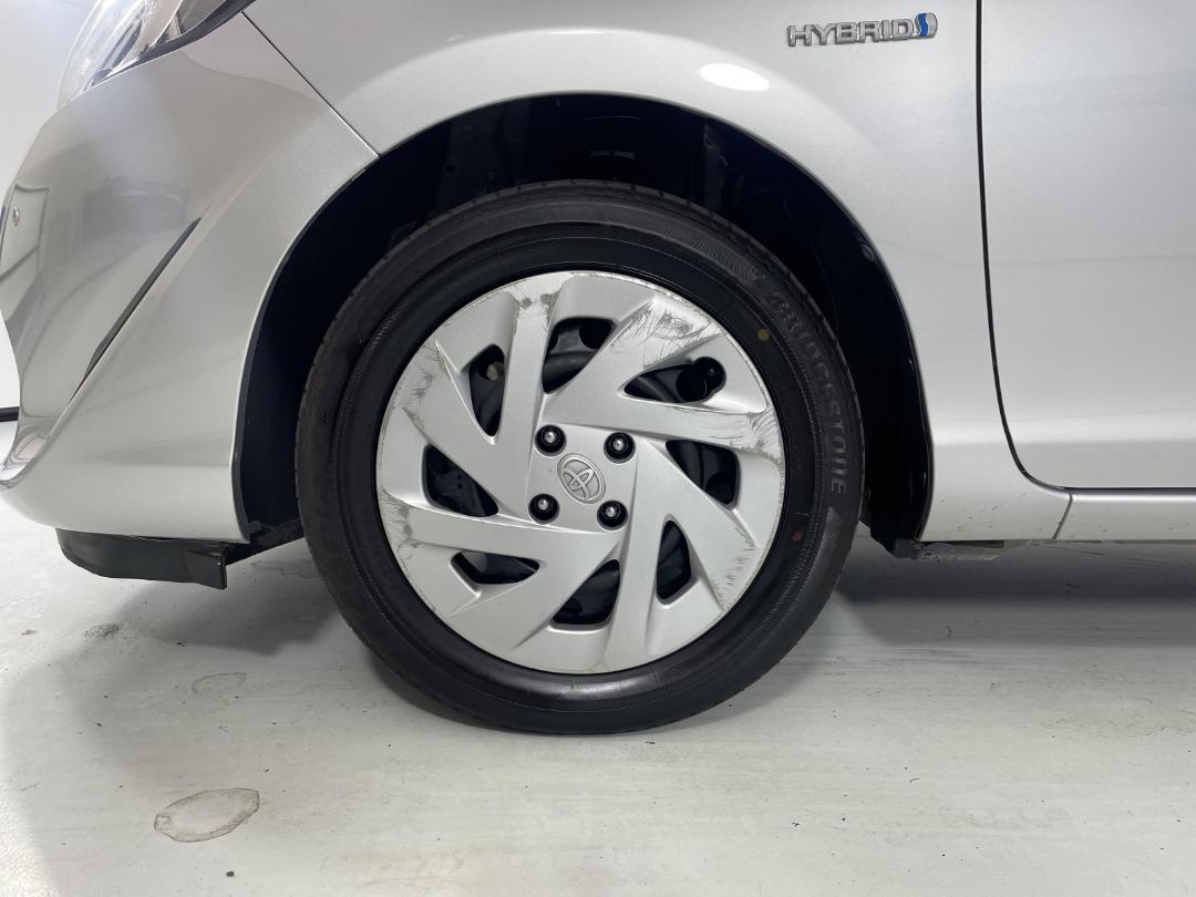 Photo '10' of Toyota Aqua Photo '10' of Toyota Aqua