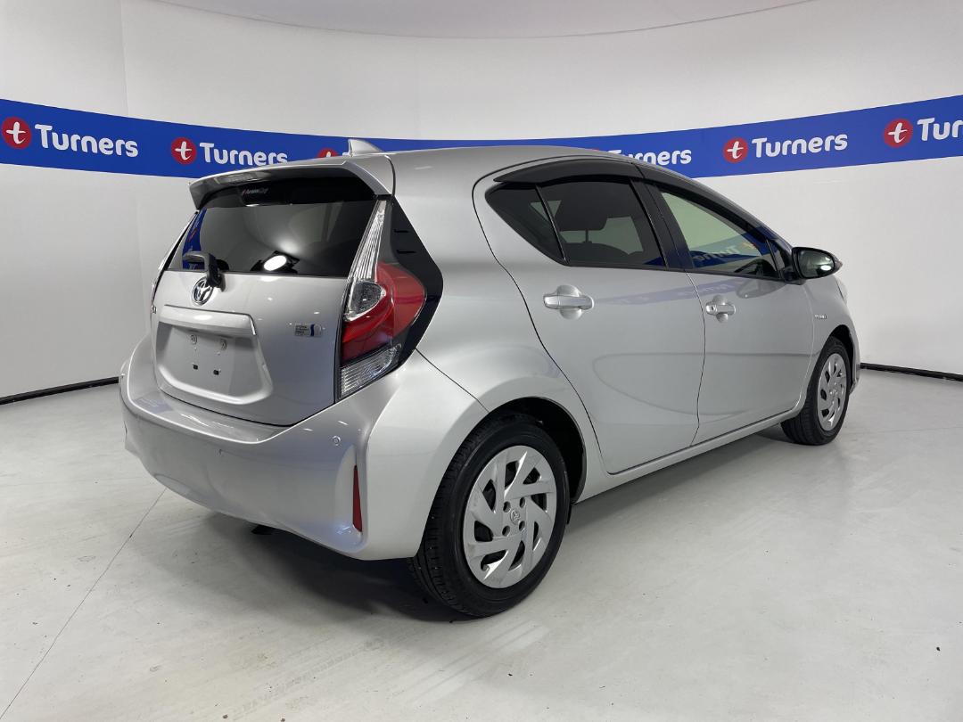 Photo '7' of Toyota Aqua Photo '7' of Toyota Aqua