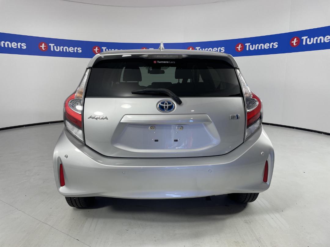 Photo '6' of Toyota Aqua Photo '6' of Toyota Aqua