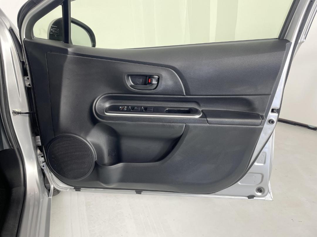 Photo '15' of Toyota Aqua Photo '15' of Toyota Aqua