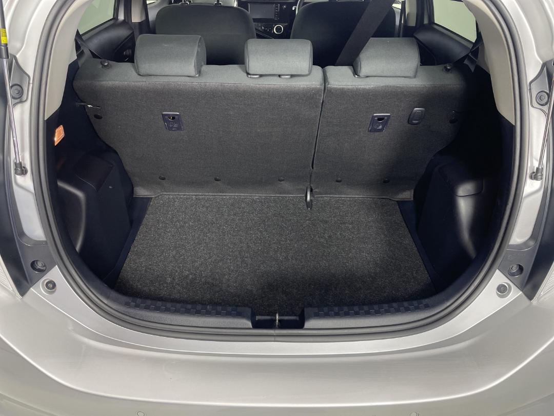 Photo '14' of Toyota Aqua Photo '14' of Toyota Aqua