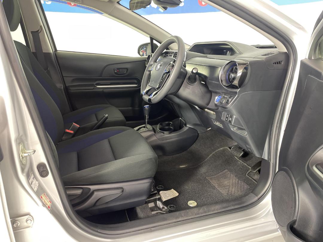 Photo '16' of Toyota Aqua Photo '16' of Toyota Aqua