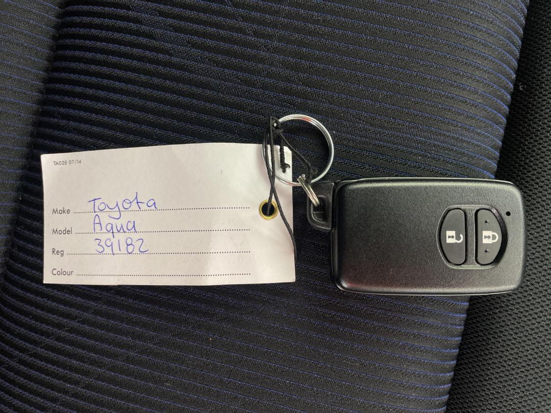 Photo '22' of Toyota Aqua Photo '22' of Toyota Aqua