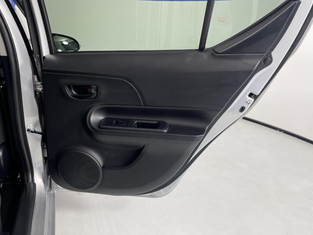 Photo '19' of Toyota Aqua Photo '19' of Toyota Aqua