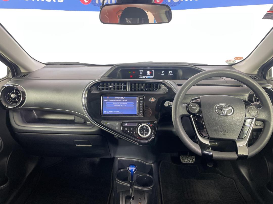 Photo '17' of Toyota Aqua Photo '17' of Toyota Aqua