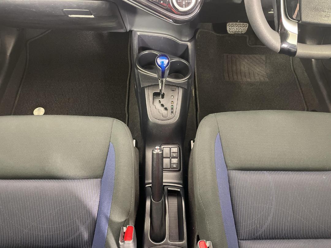 Photo '18' of Toyota Aqua Photo '18' of Toyota Aqua