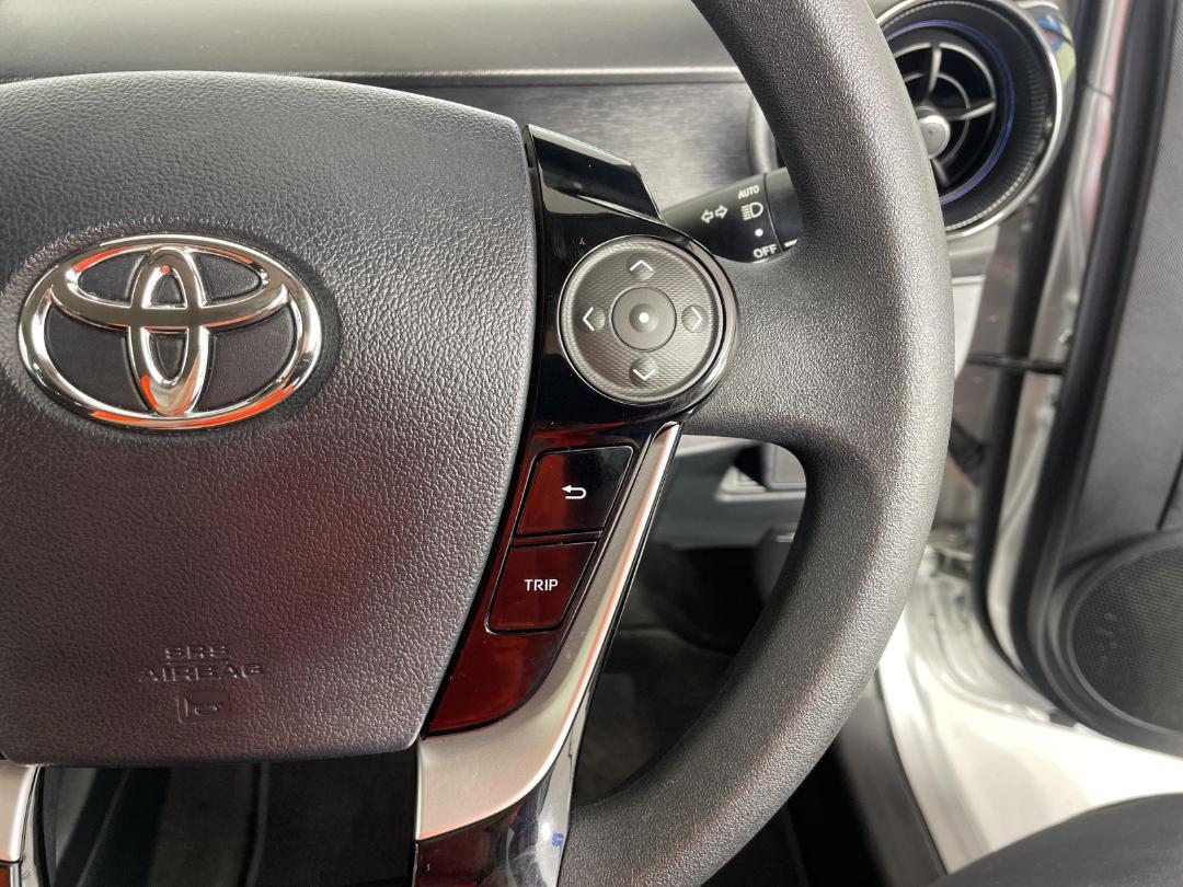 Photo '24' of Toyota Aqua Photo '24' of Toyota Aqua