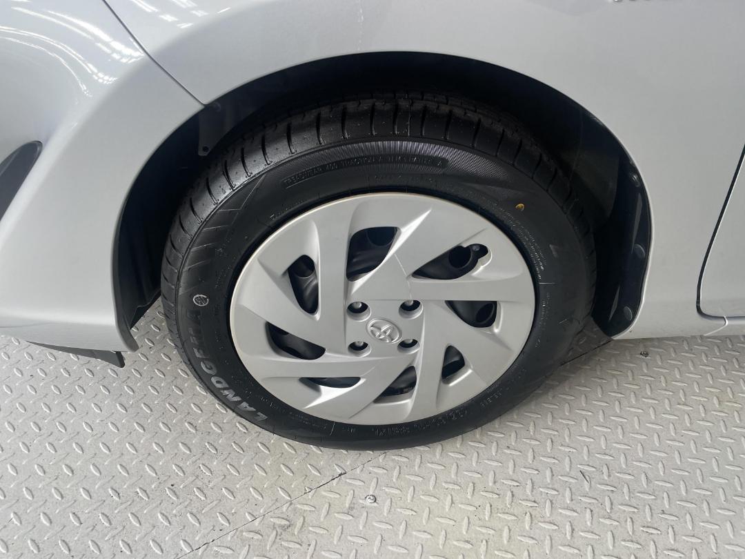 Photo '10' of Toyota Aqua Photo '10' of Toyota Aqua