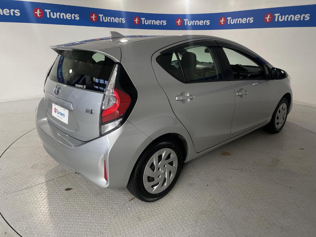 Photo '7' of Toyota Aqua Photo '7' of Toyota Aqua